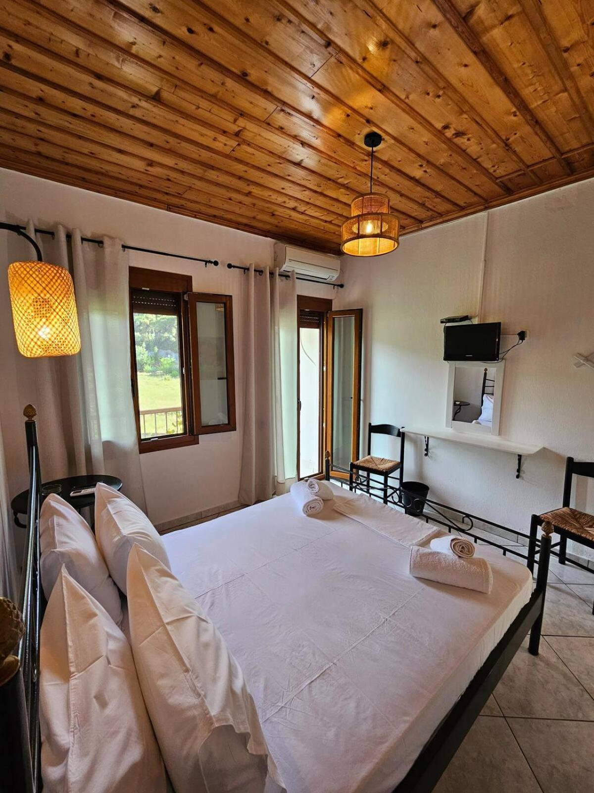 The Pine Trees Aparthotel Agnontas Exterior photo